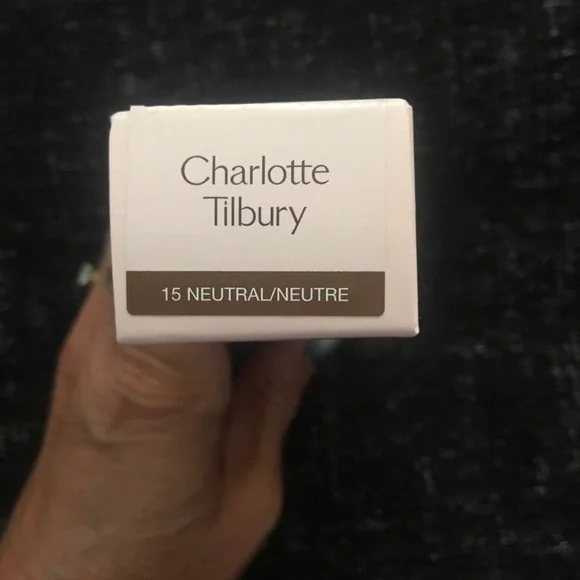 Charlotte Tilbury Airbrush Flawless Foundation - 15 Neutral - Picture 3 of 6